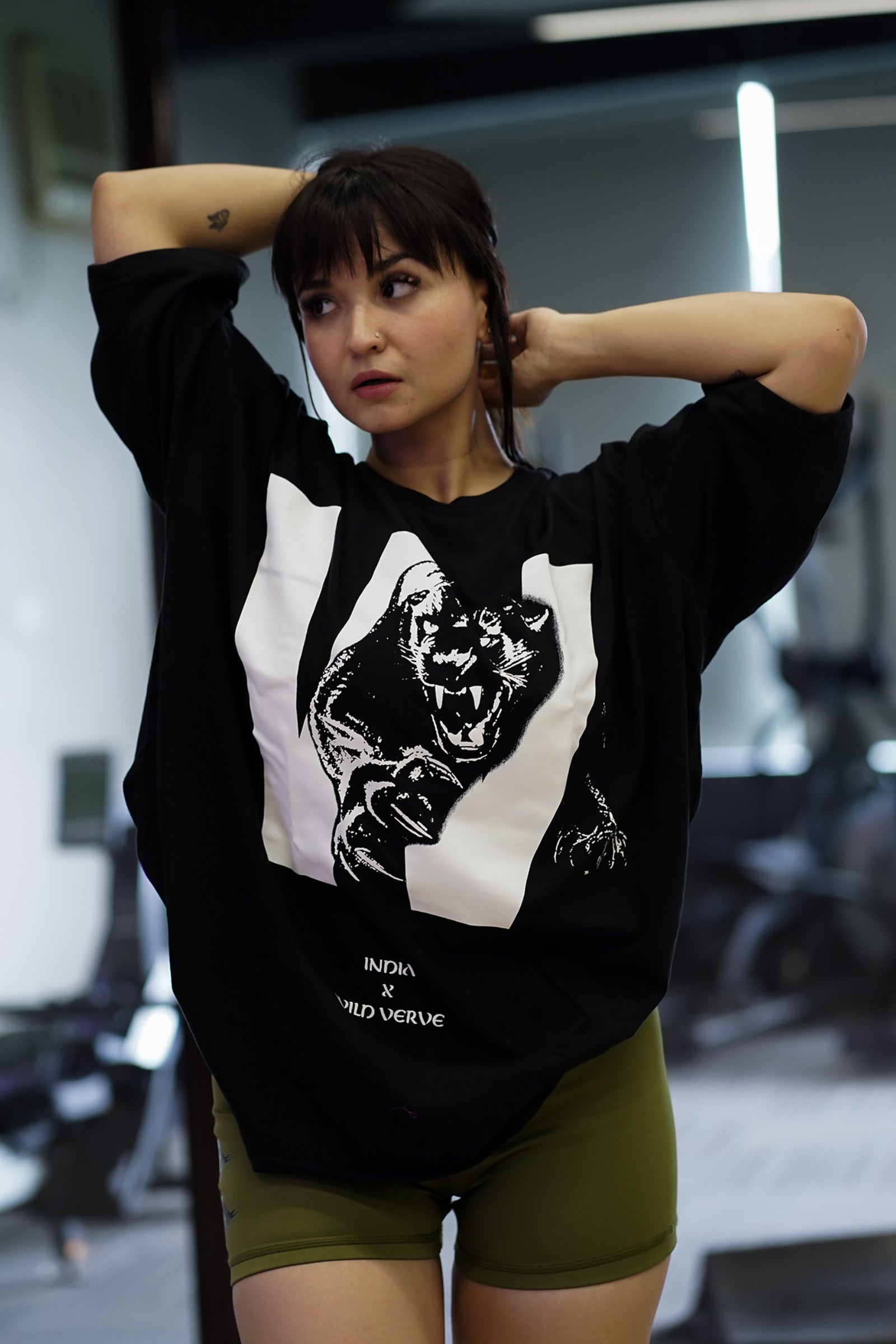 PANTHER W OVERSIZED T-SHIRT (BLACK)