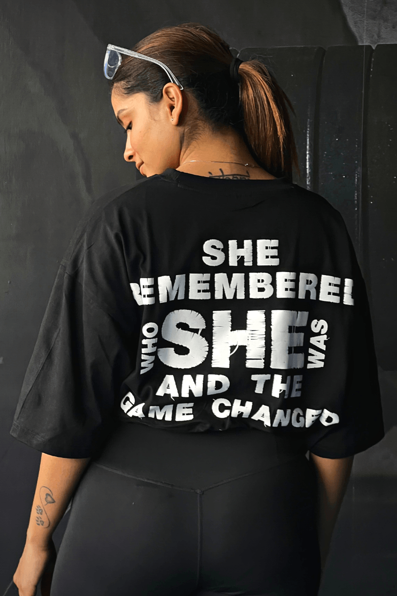 SHE REMEMBERED WHO SHE WAS Oversized T-shirt - THEWILDVERVE