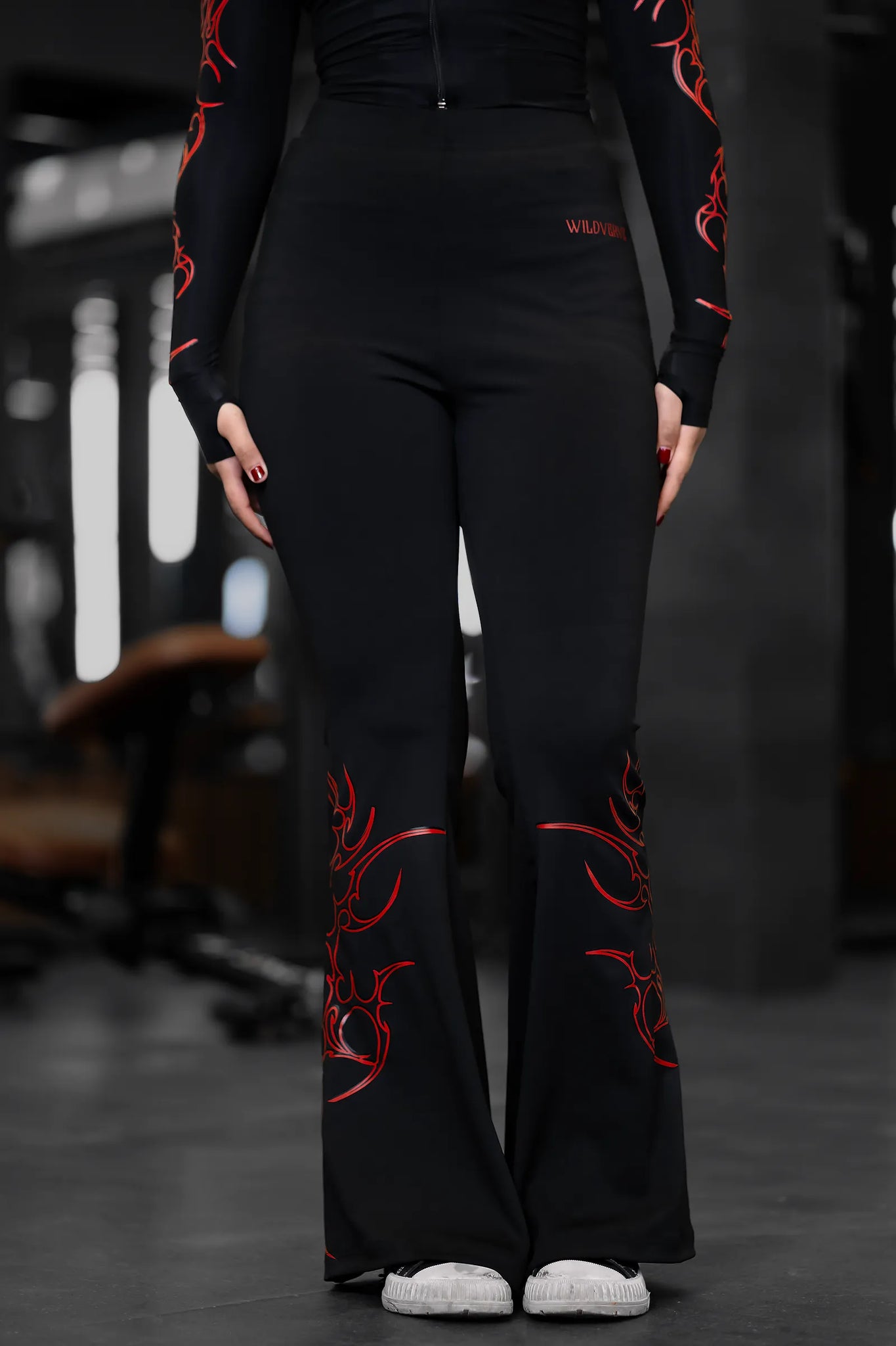 UNCHAINED STORM FLARE LEGGINGS (BLACK RED)