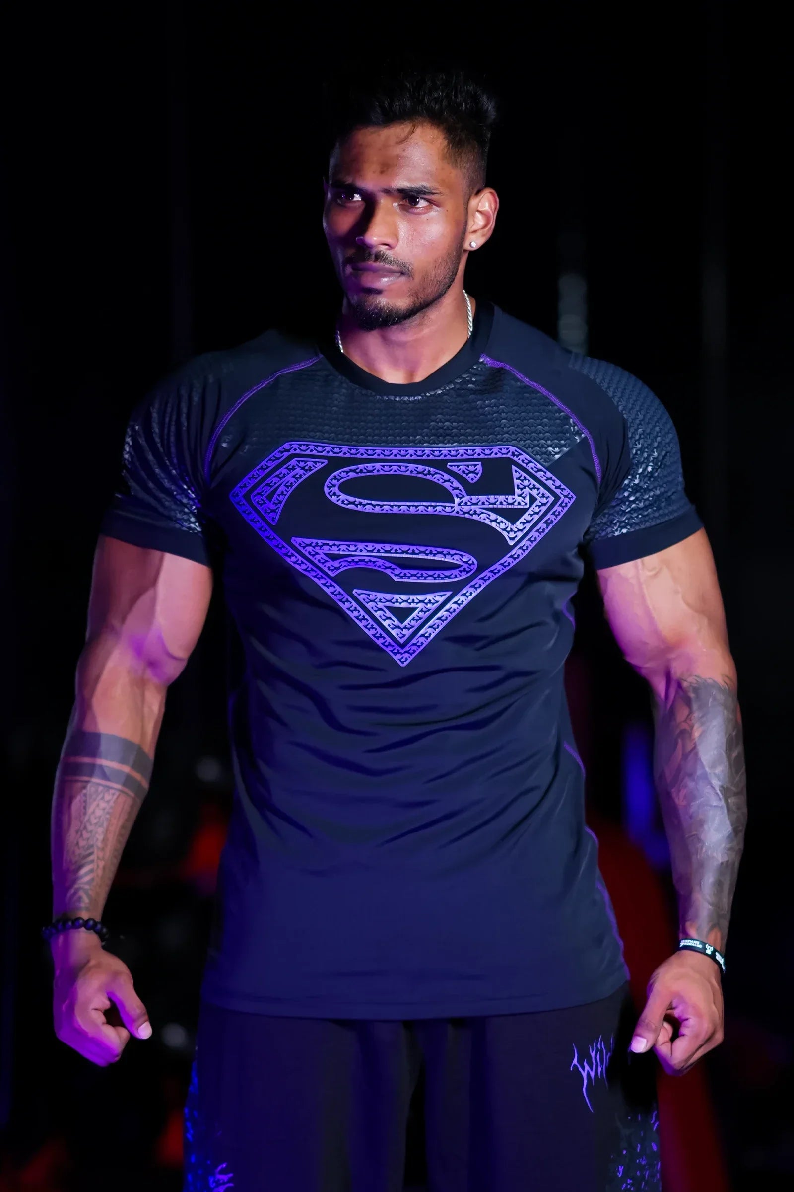 トップス  Superman Compression Tee M SHADOW SUPERMAN COMPRESSION TEE – PURPLE EDITION