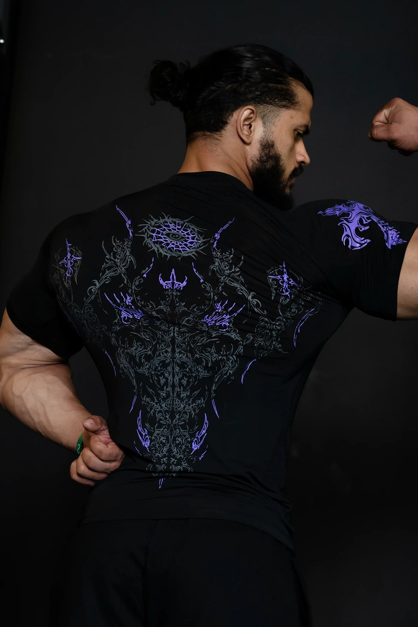 DARK OMEN COMPRESSION TEE (BLACK)