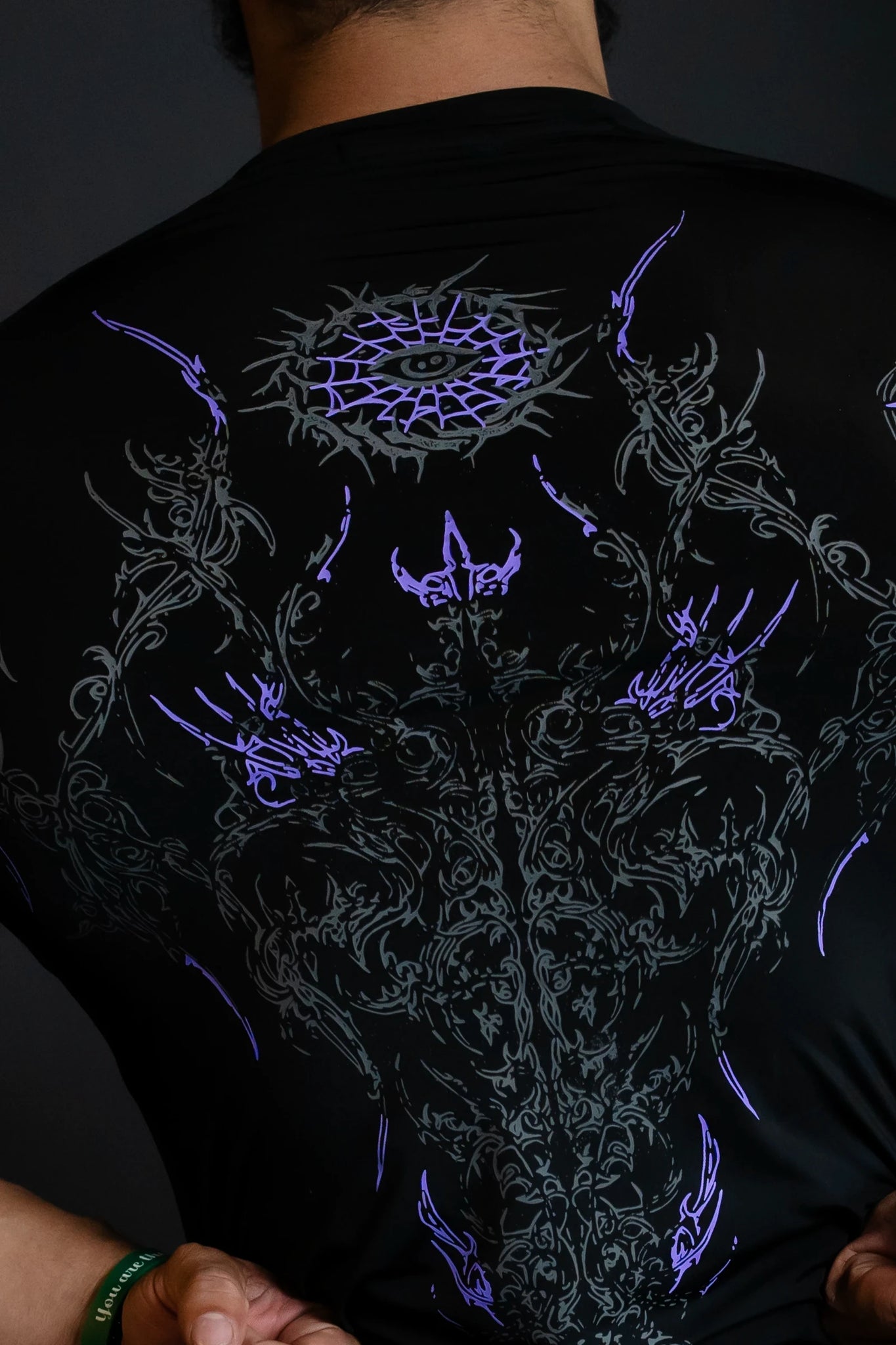 DARK OMEN COMPRESSION TEE (BLACK)