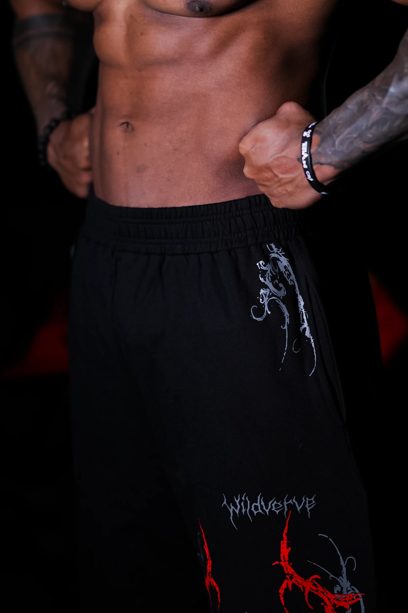 WILDVERVE NIGHT REIGN SWEATPANTS (BLACK RED)