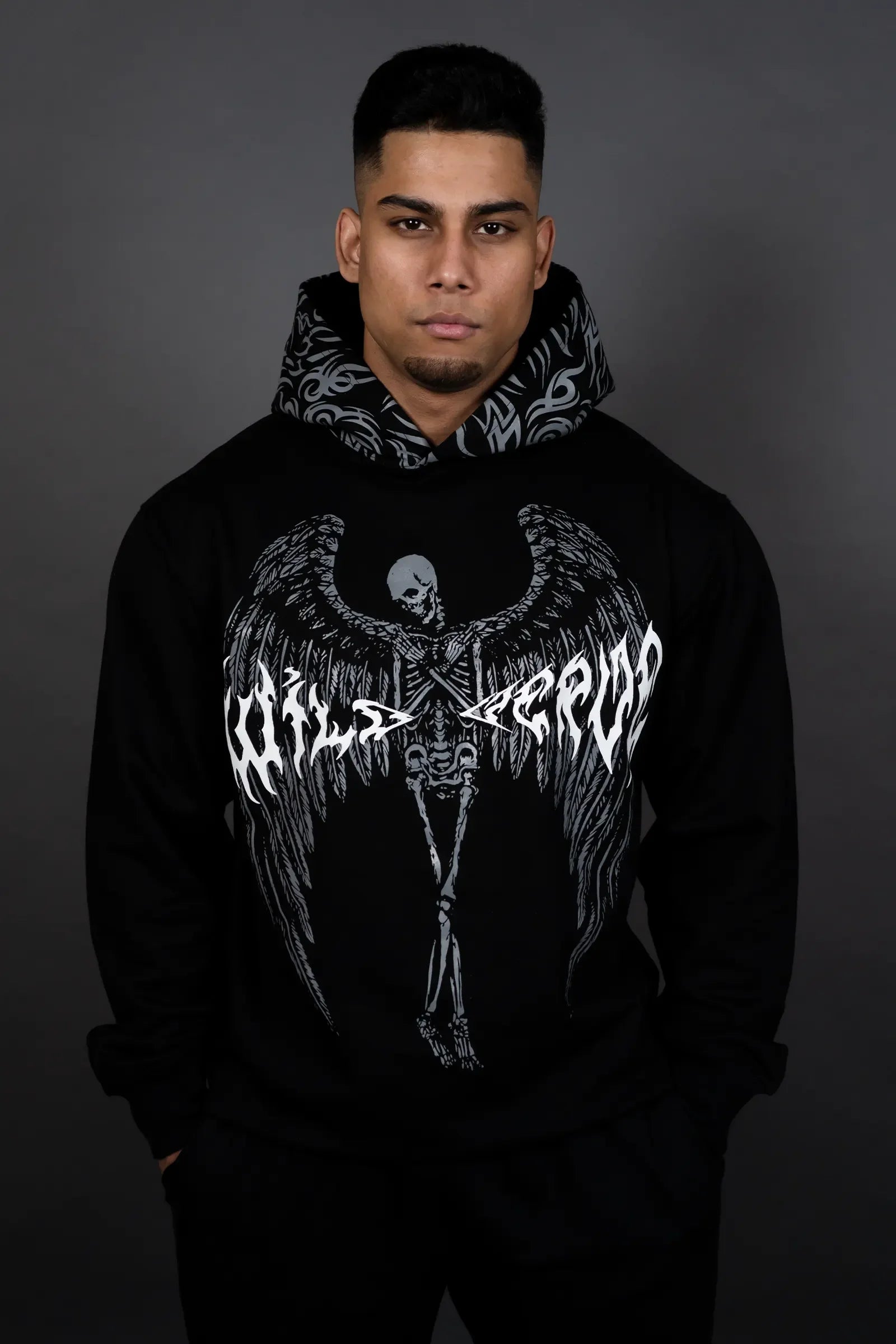 HOODIES & SWEATSHIRTS