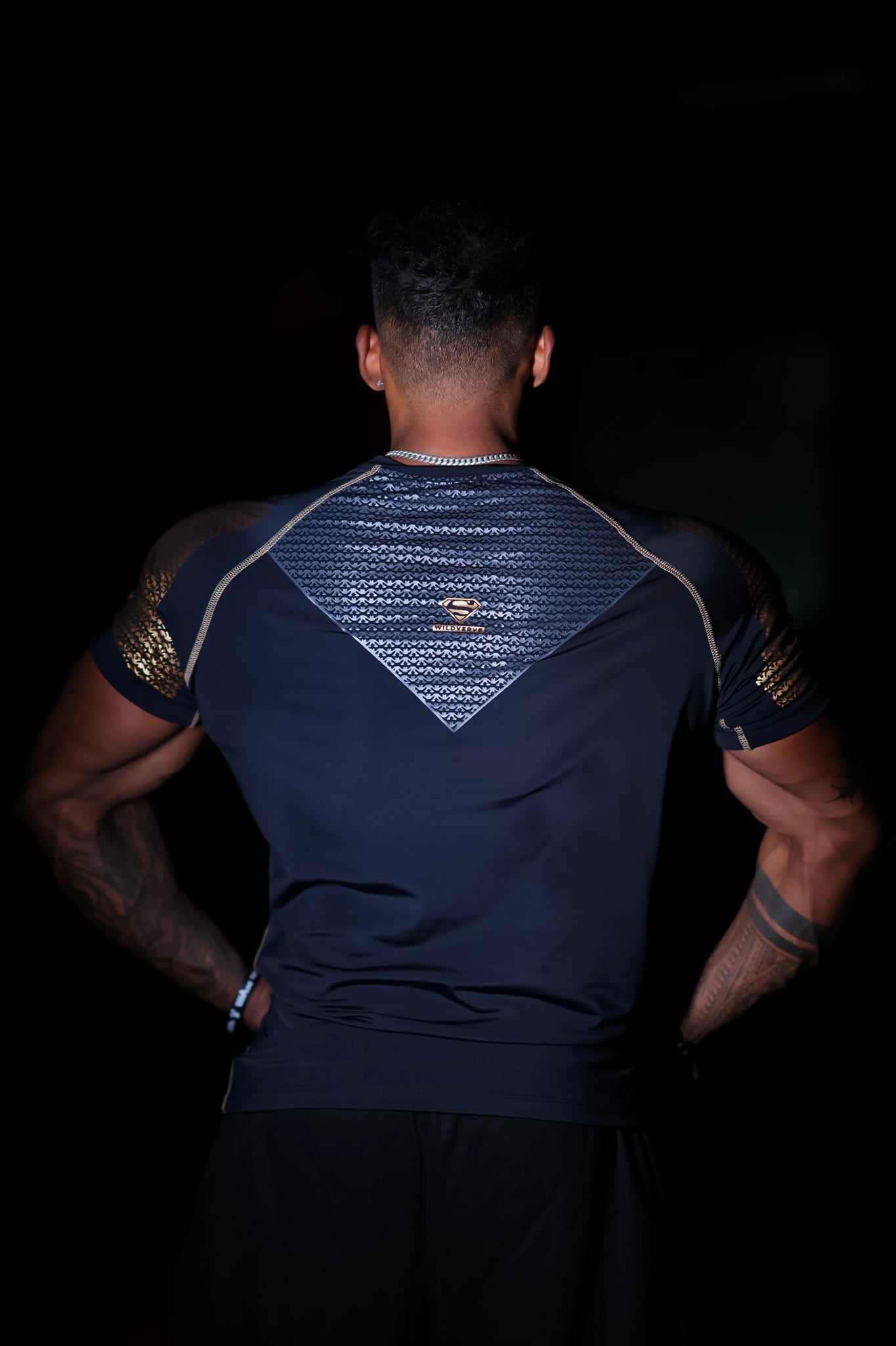 SHADOW SUPERMAN COMPRESSION TEE (GOLD PRINT)