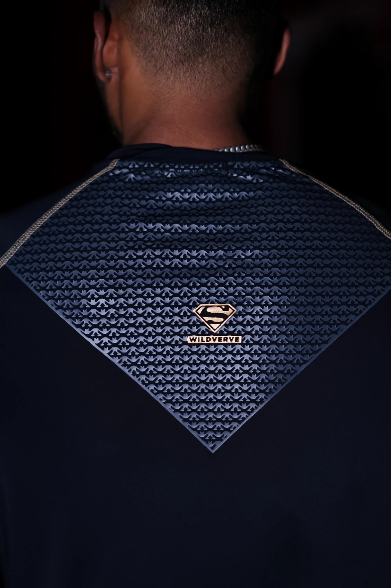 SHADOW SUPERMAN COMPRESSION TEE (GOLD PRINT)