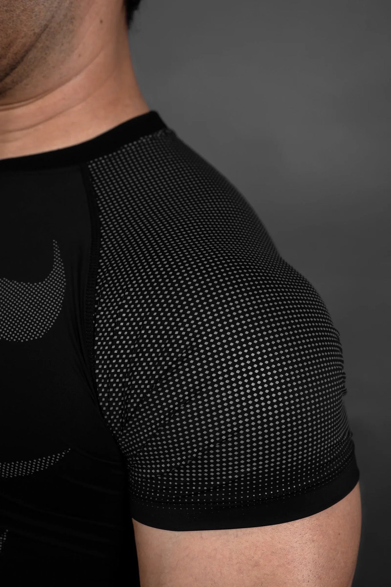 NIGHT PREDATOR COMPRESSION BLACK TEE (BLACK PRINT)
