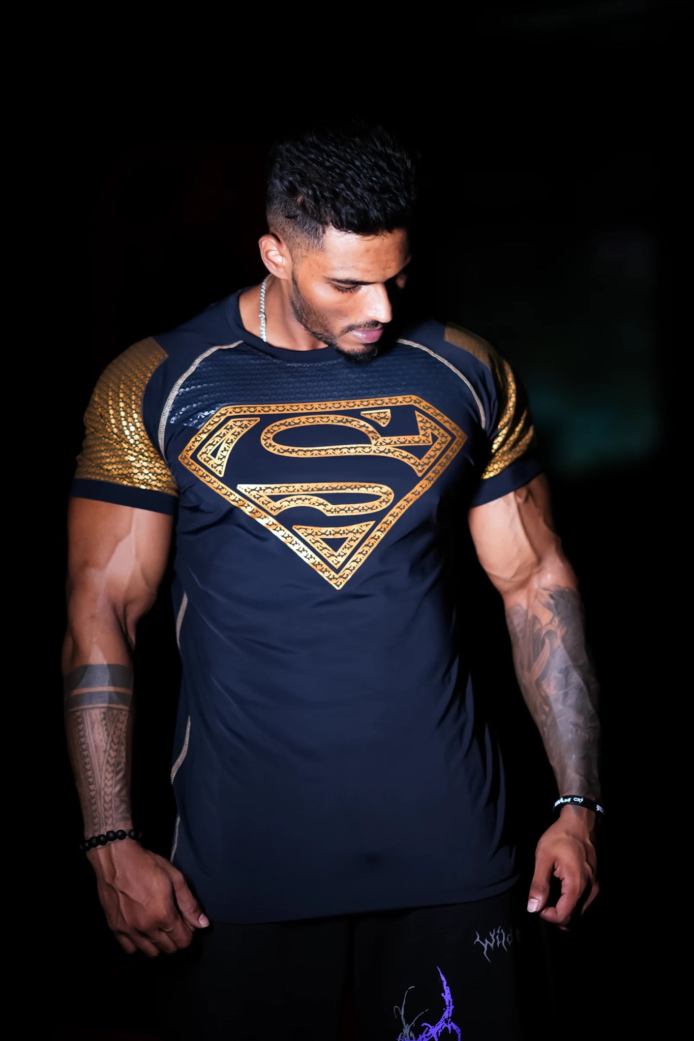 SHADOW SUPERMAN COMPRESSION TEE (GOLD PRINT)