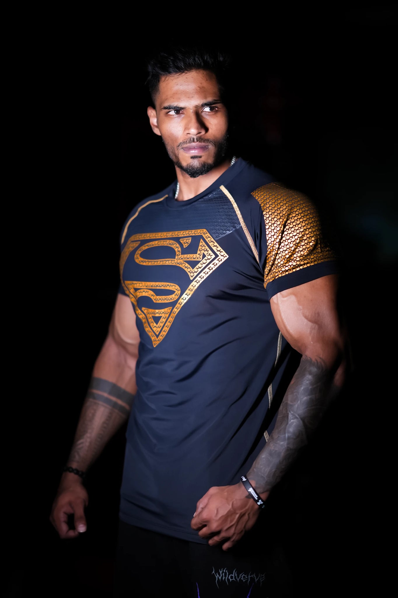 SHADOW SUPERMAN COMPRESSION TEE (GOLD PRINT)