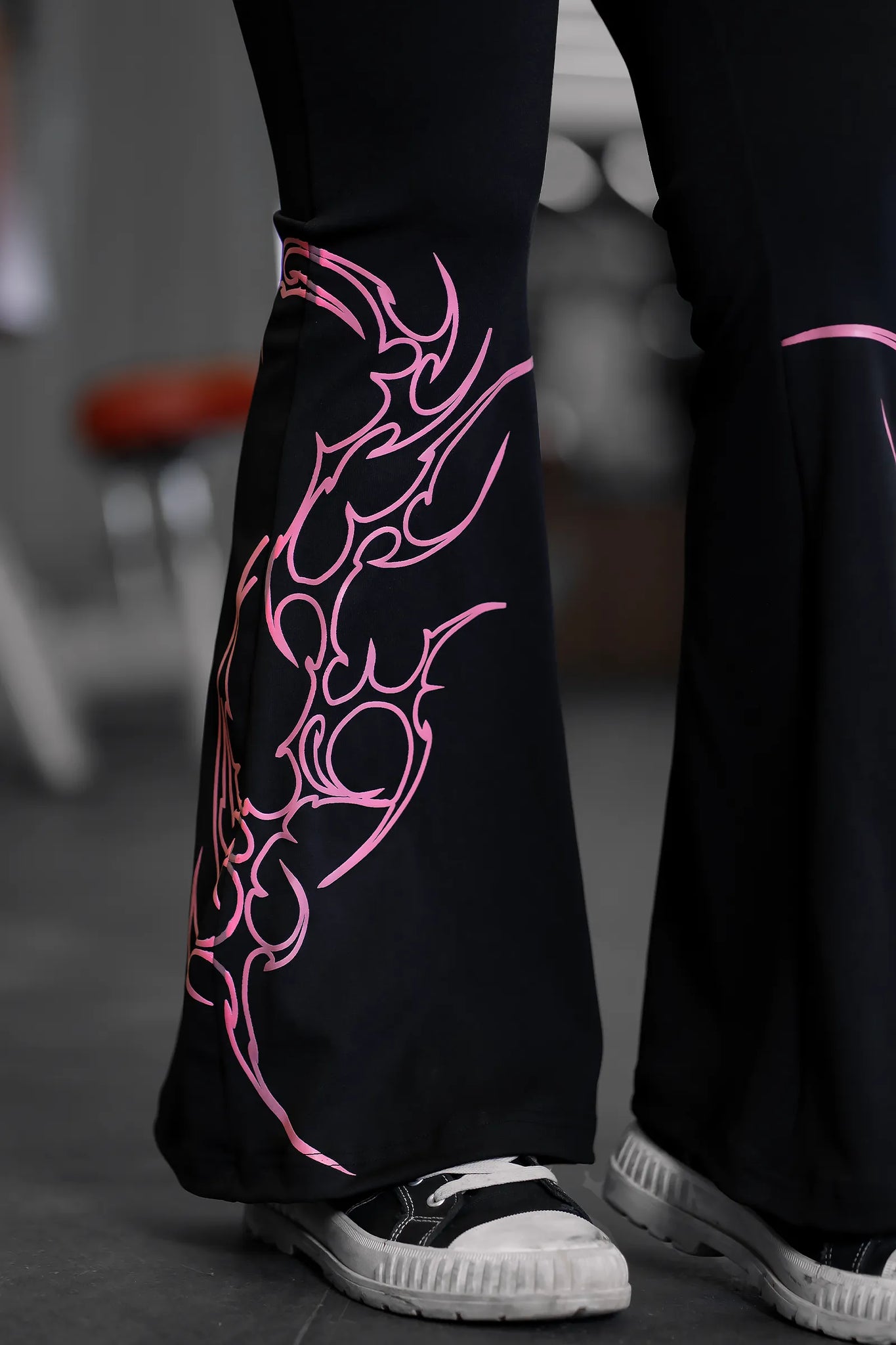 UNCHAINED STORM FLARE LEGGINGS (BLACK PINK)