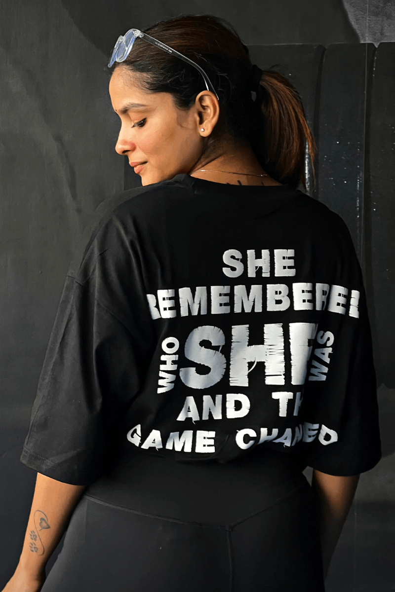 SHE REMEMBERED WHO SHE WAS Oversized T-shirt - THEWILDVERVE